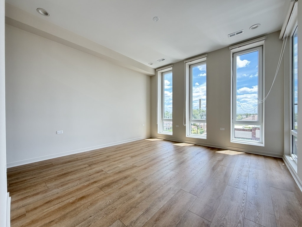 Building Photo - 3207 N Narragansett Ave