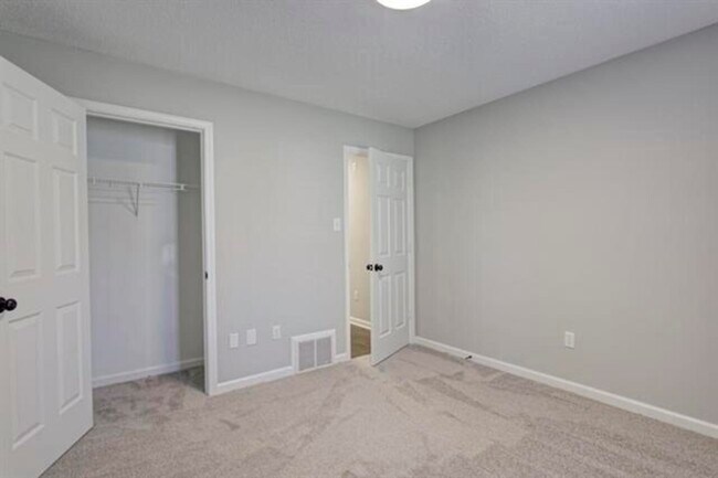 Building Photo - 6479 Stone Lake Dr