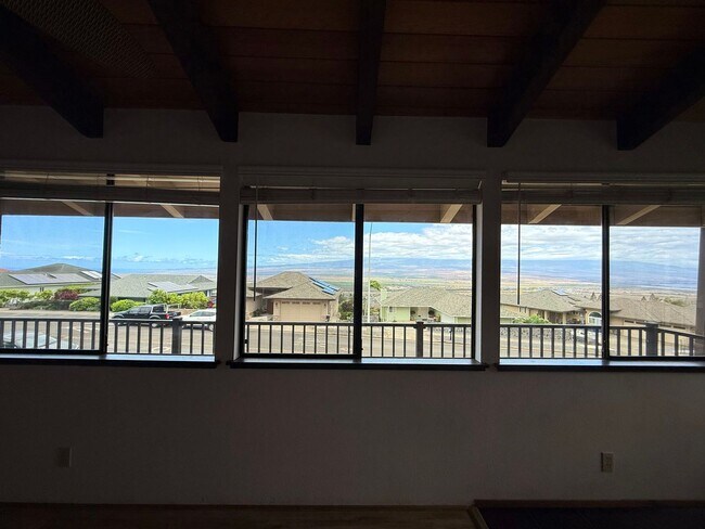 Building Photo - Pet friendly & Spacious - 3 Bedroom / 2 Ba...