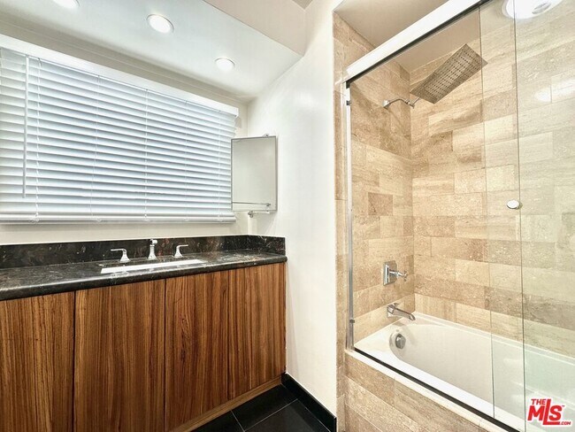 Building Photo - 1206 Greenacre Ave