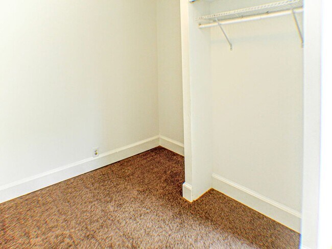 Building Photo - Point Breeze Three Bedroom Home