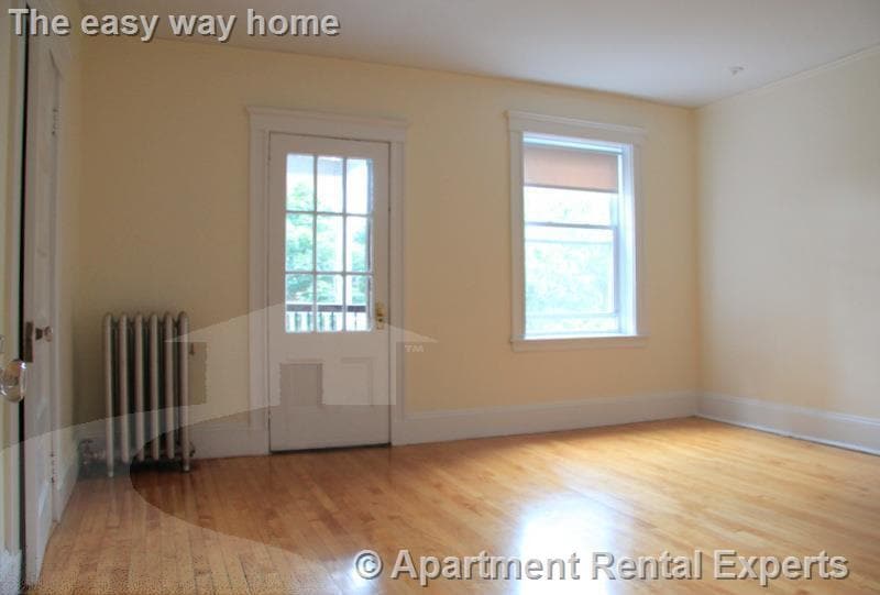 Building Photo - 14 Centre St