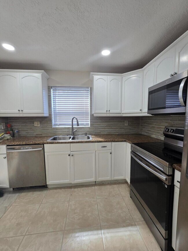 Building Photo - 10710 La Placida Dr