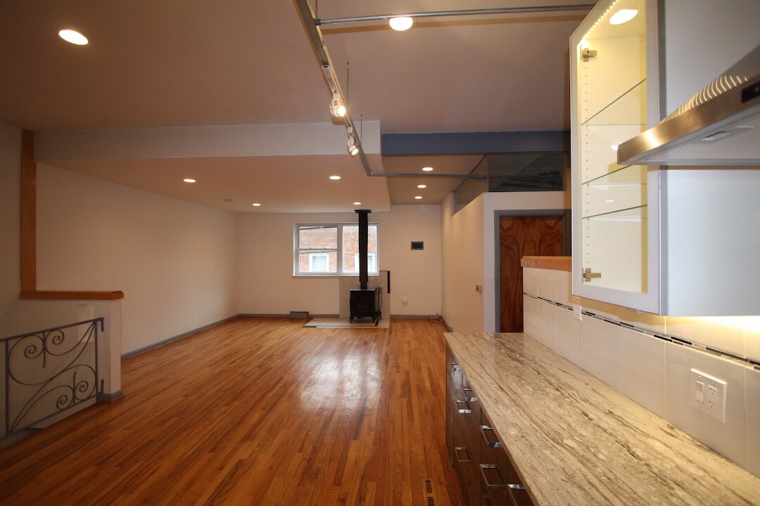 Building Photo - 1164 S Darien St