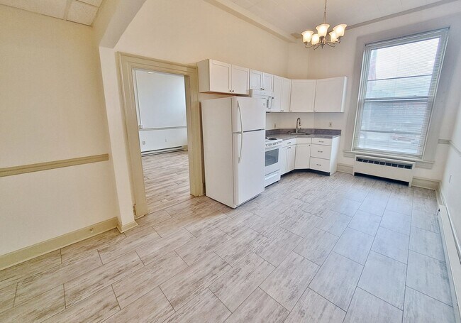 Primary Photo - 16 Frederick St