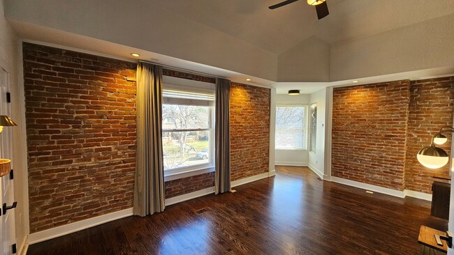 Building Photo - Modern Park Hill Home