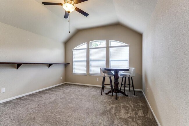 Building Photo - 15 Canoe Bend Dr