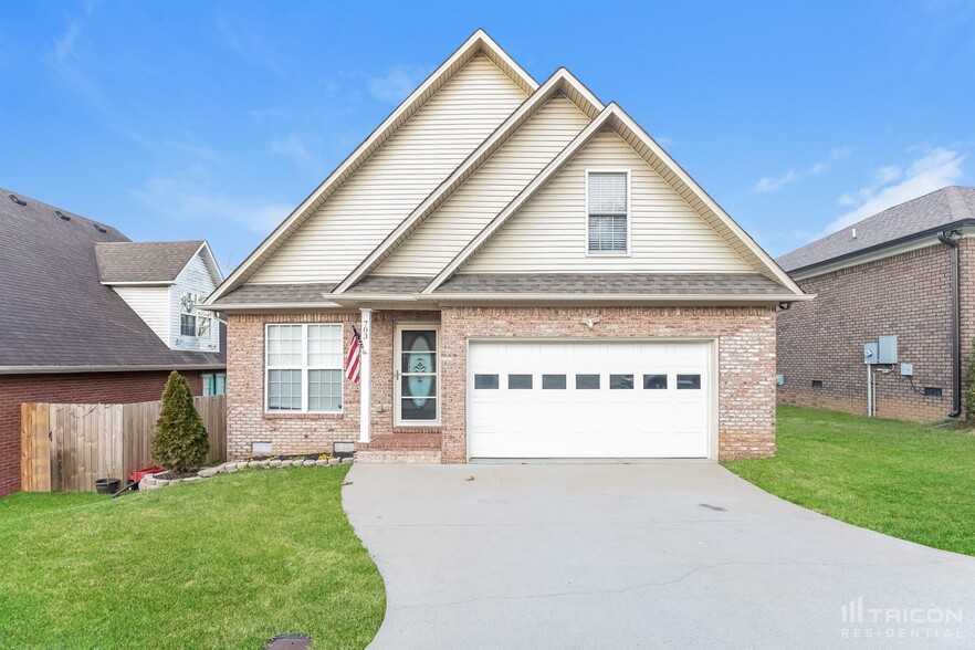 Primary Photo - 703 Maple Ct