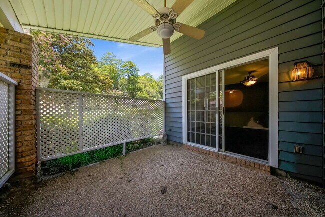 Building Photo - 1402 Sturbridge Pl