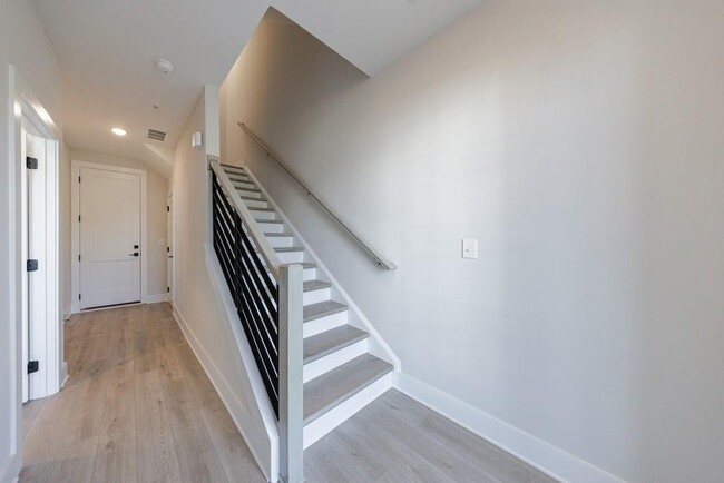Building Photo - 675 Soul Aly