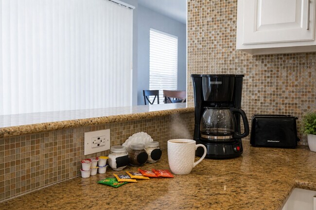 Building Photo - 1001 Pinemont Dr