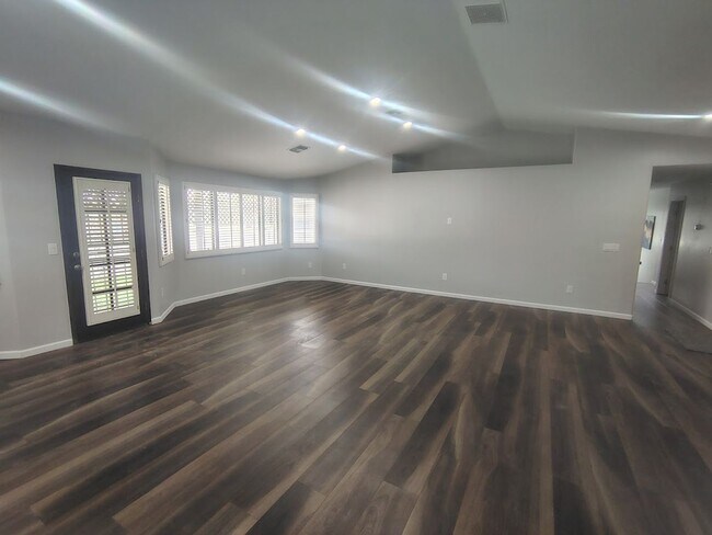 Building Photo - 9047 N Sanguine Dr