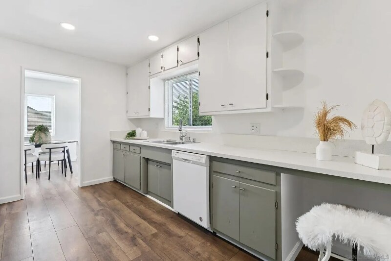 Building Photo - 118 W 8th Ave