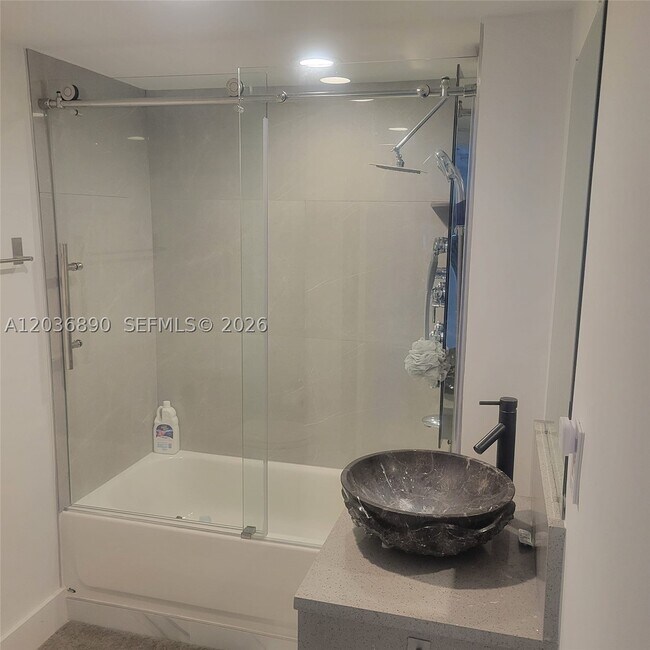 Building Photo - 2555 Collins Ave