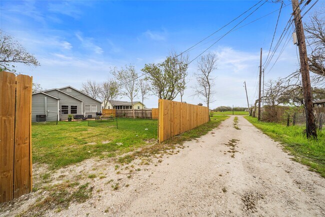 Building Photo - 2111 8th Ave N