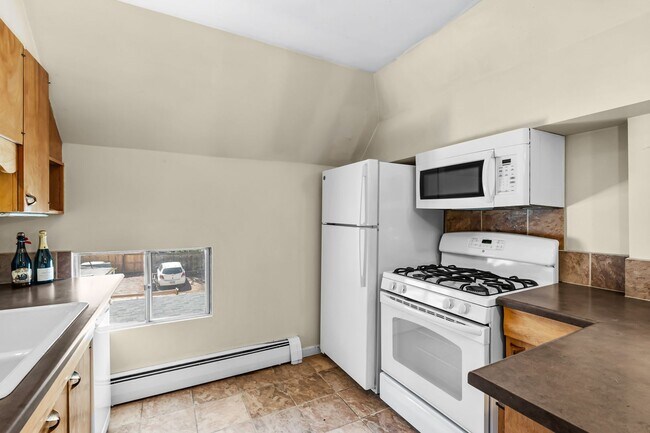 Building Photo - 1151 Monroe St