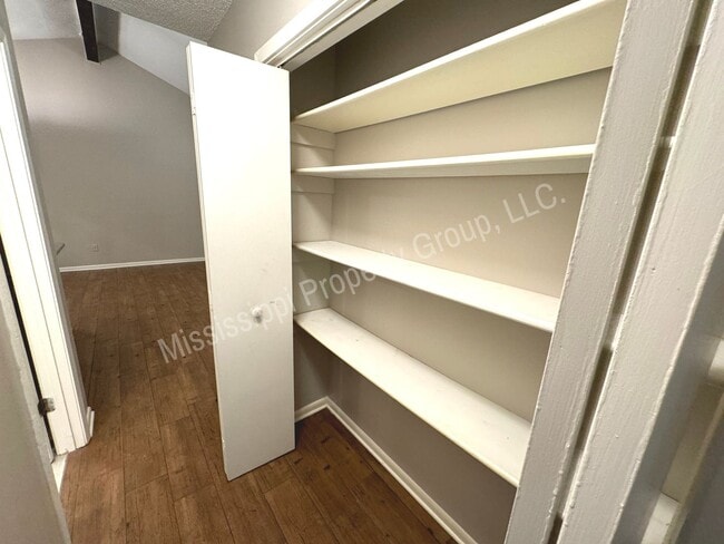 Building Photo - 3BR/2BA Home