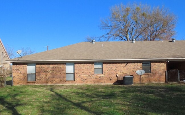 Building Photo - Whitehouse ISD! Spacious 3 Bedroom, 2 Bath...