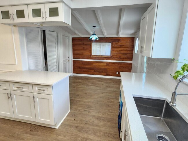 Building Photo - 305 S Loxahatchee Dr