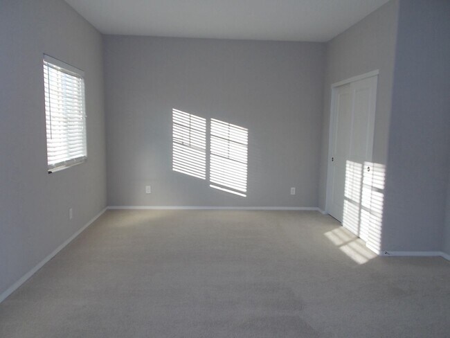 Building Photo - Spacious 3-Bed, 2-Bath Home in Prime Las Vegas Location