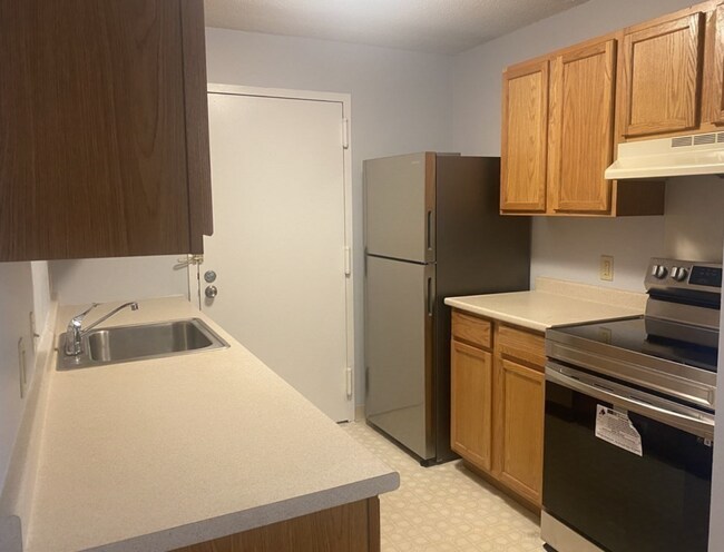 Building Photo - Natick Village 2 bedroom