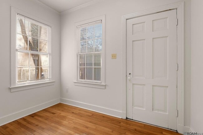 Building Photo - 4621 Sweetbriar St