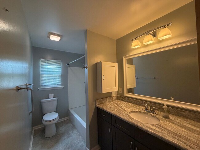 Building Photo - 2846 Envoy Dr