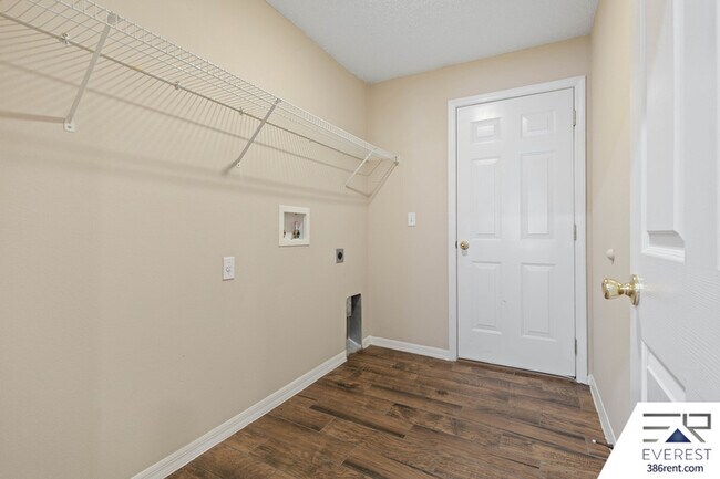 Building Photo - 39 Firethorn Ln