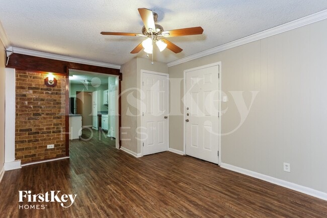 Building Photo - 604 Circleview Dr