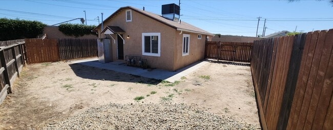 Building Photo - Newly Remodeled Mini Ranch 2 Bedroom Home *Additional RV Parking