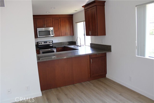 Building Photo - 24 Woodgrove