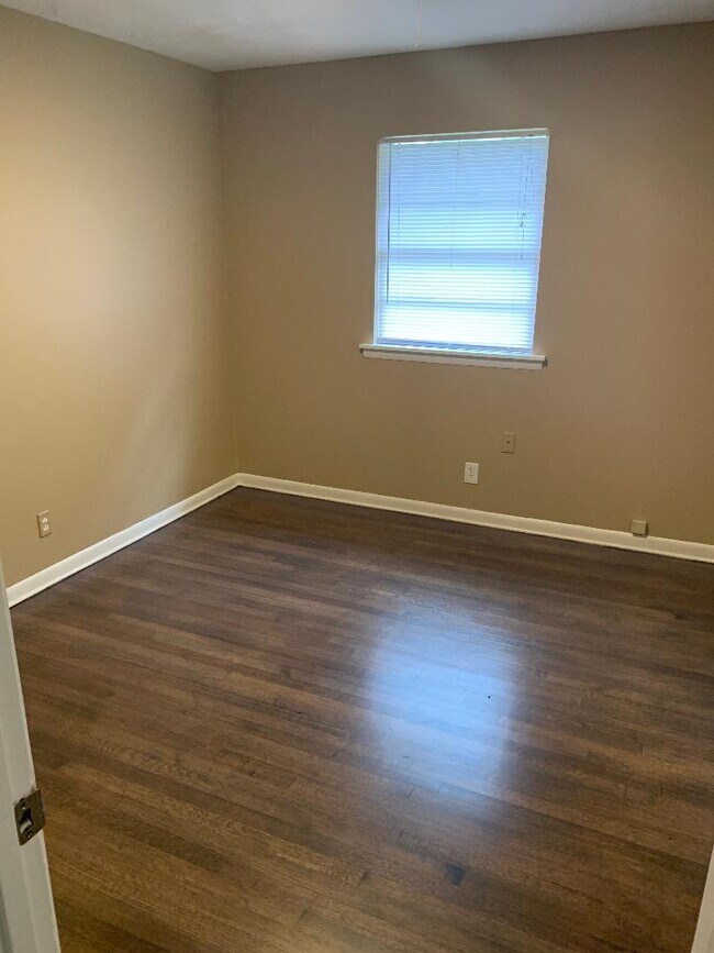 Building Photo - 701 Frayser Dr