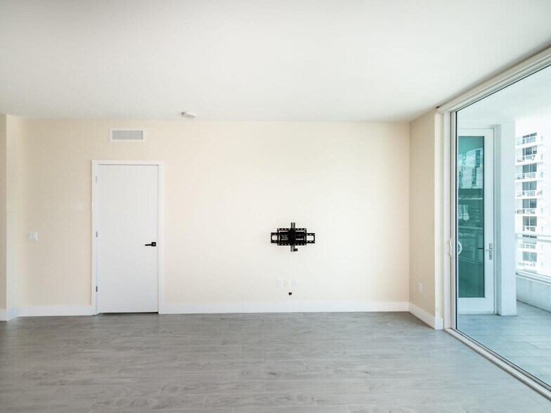 Building Photo - 1080 Brickell Ave