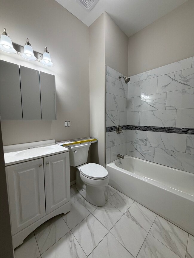 Building Photo - 24 N Pulaski Rd