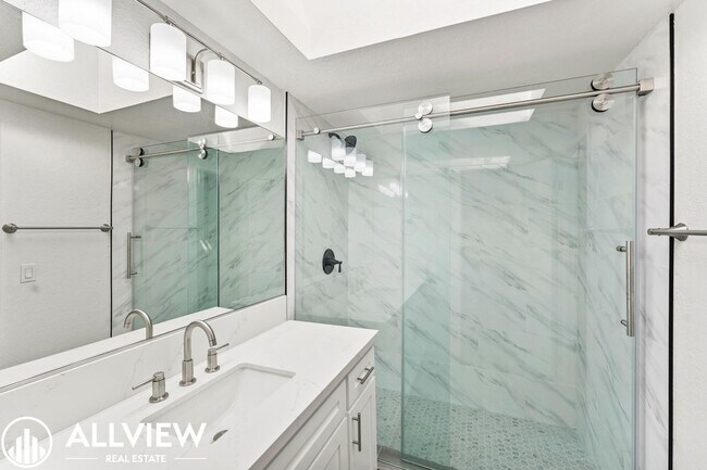 Building Photo - Upgraded 3 Bedroom Townhome in the Gated C...