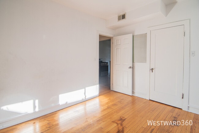 Building Photo - 7831 S Kingston Ave