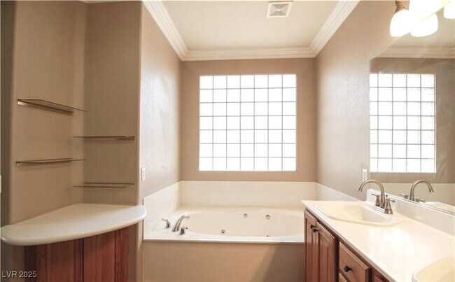 Building Photo - 10488 Riva De Fiore Ave