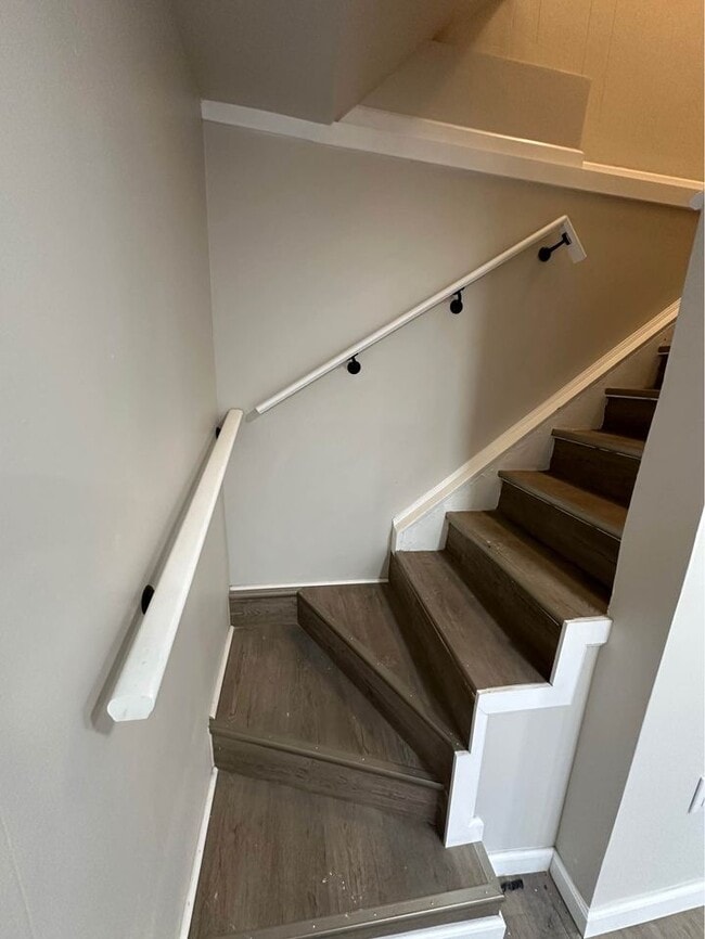 Building Photo - 220 Crane St