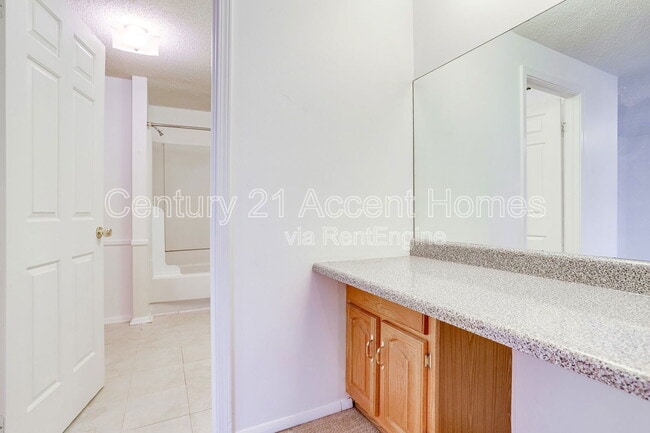Building Photo - 5328 Larochelle Ct