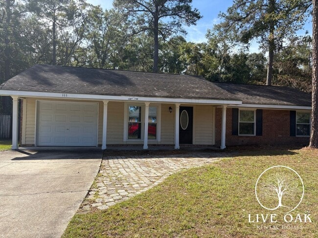 Building Photo - MOVE IN SPECIAL: $500 OFF 1ST FULL MONTH'S RENT!**