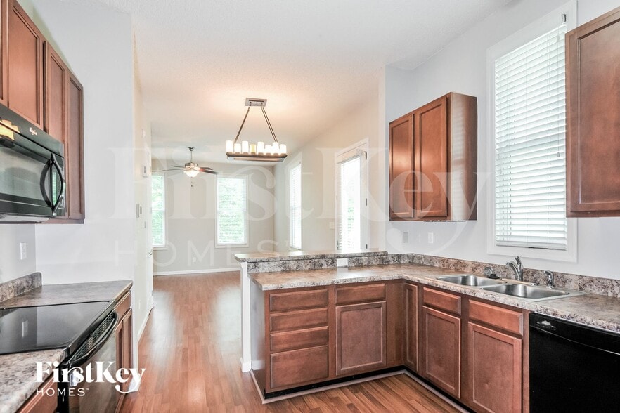 Building Photo - 3455 Hiram St