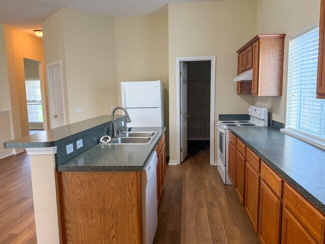 Building Photo - 5442 E Brook Dr