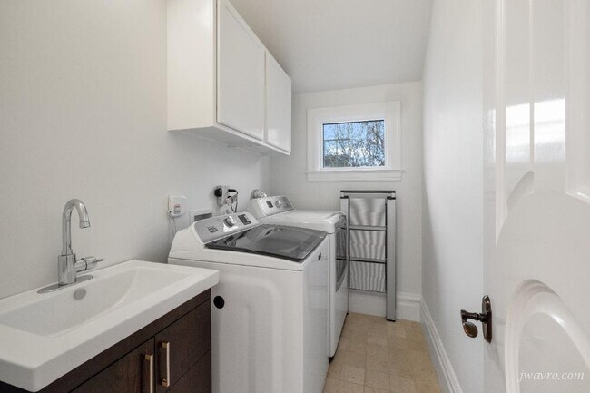 Building Photo - 19 Wilmot St