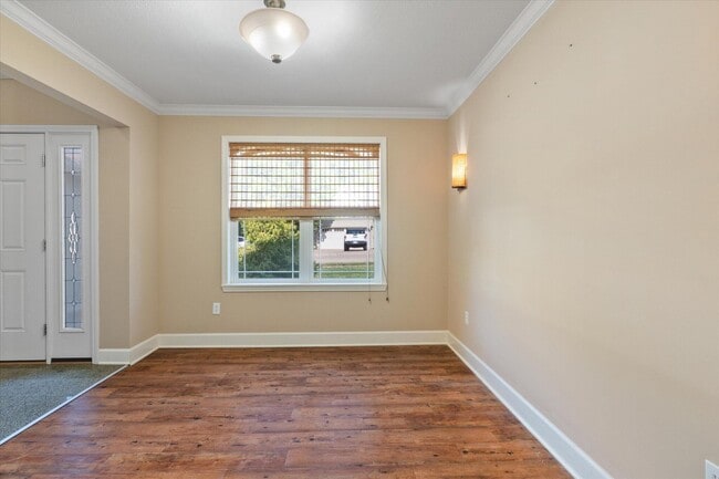 Building Photo - 400 N Village Cir
