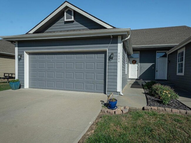 Primary Photo - 3 bedroom 3 bath in Shawnee Heights