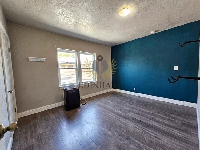 Building Photo - 915 N Harrison Ave