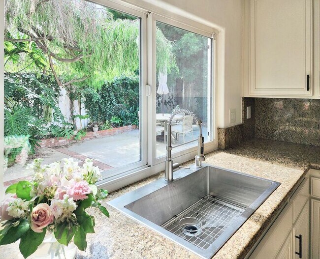 Building Photo - 8118 E Peacock Ln