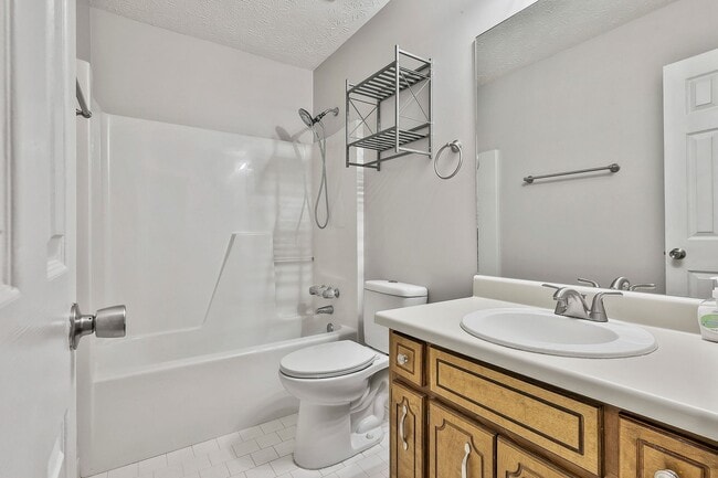 Building Photo - Immaculate 2bed/2ba in Fayetteville with Lawn Care Included