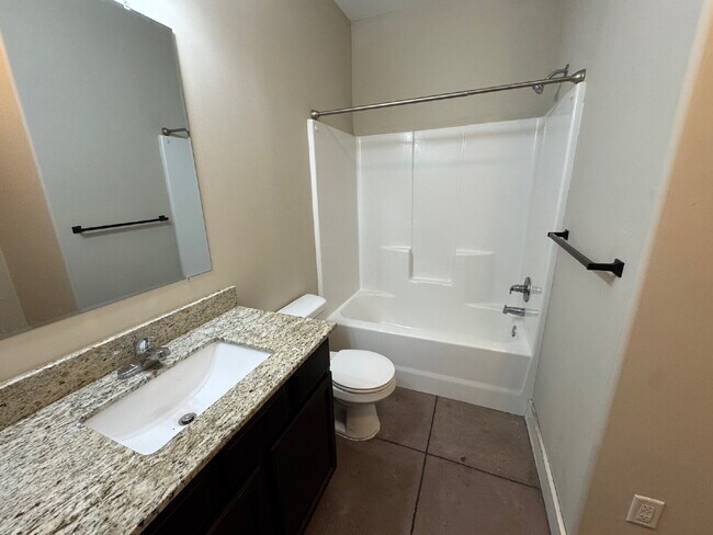 Building Photo - "Spacious 3-Bedroom Duplex Retreat with 2 Full Baths in Derby - 2194 Sq. Ft of Comfort!"