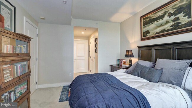 Building Photo - 8220 Crestwood Heights Dr
